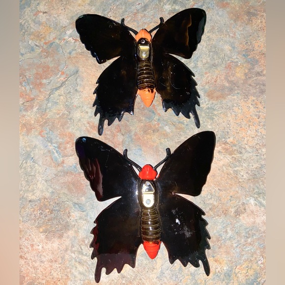 HANGING BUTTERFLY WALL ART - Picture 2 of 2